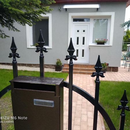 Pe-Ki Apartman Petfurdo Apartment Várpalota Exterior foto